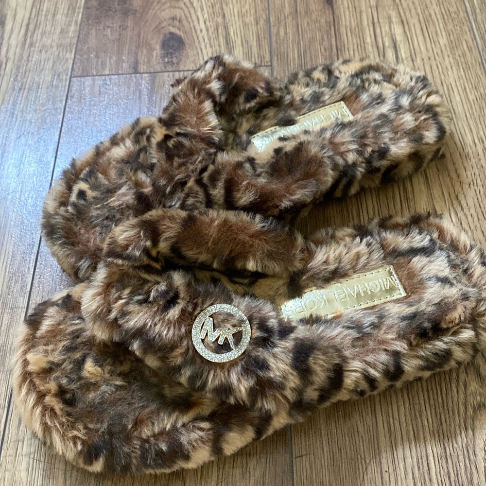 Micheal Kors fuzzy slippers size 7